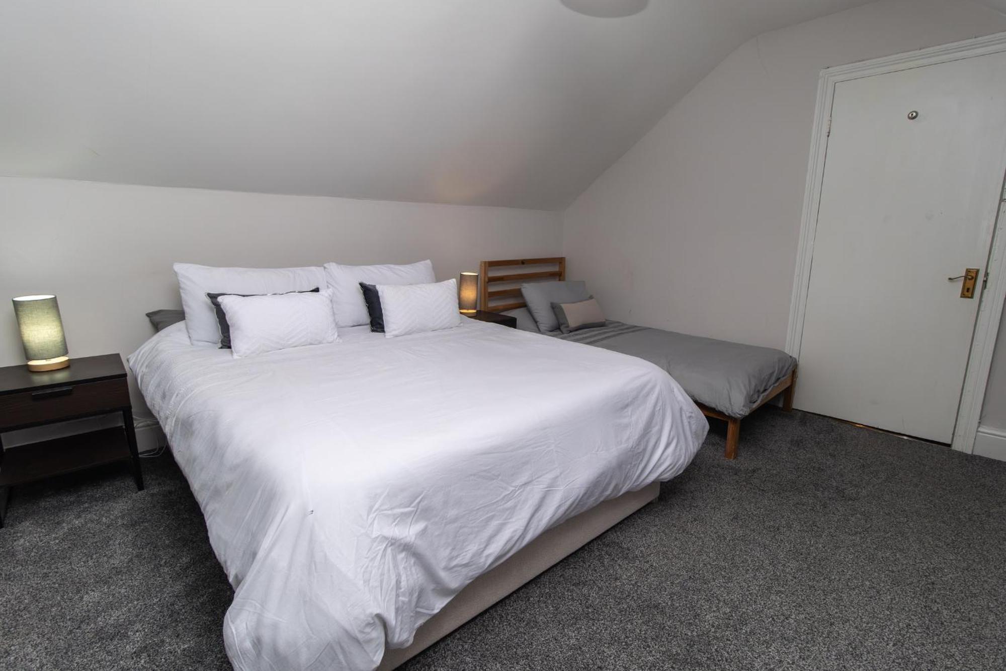 Dwellcome Home Ltd 4 King Bedroom Townhouse, Free Parking, Fast Wifi, Fully Equipped Kitchen, 15 Min Drive To Nissan, 20 Min To Newcastle Sunderland, Ideal For Long Term Contractor Etc Stays, Regular Housekeeping Option - See Our Site For Assurance South Shields Exterior photo