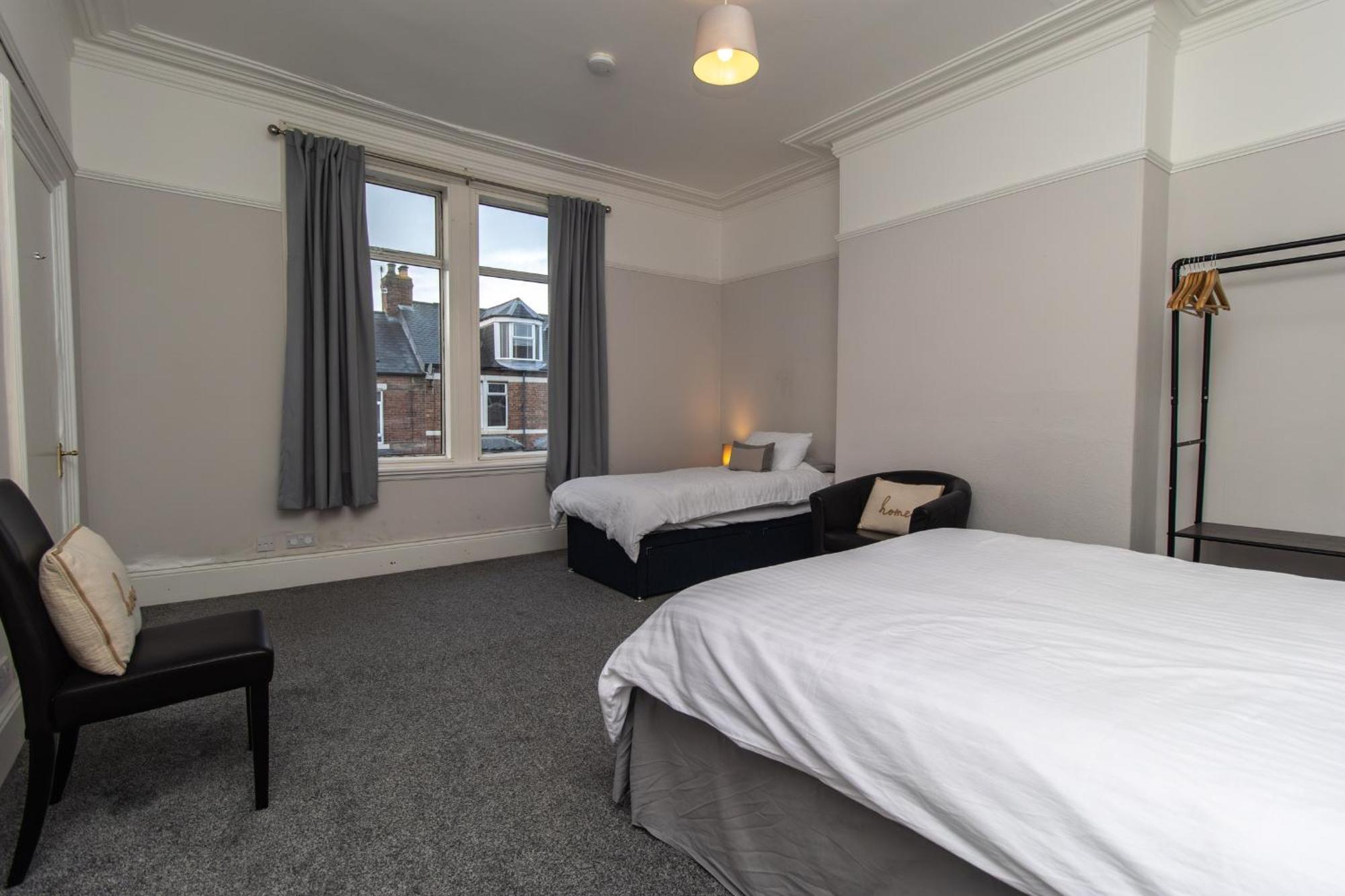 Dwellcome Home Ltd 4 King Bedroom Townhouse, Free Parking, Fast Wifi, Fully Equipped Kitchen, 15 Min Drive To Nissan, 20 Min To Newcastle Sunderland, Ideal For Long Term Contractor Etc Stays, Regular Housekeeping Option - See Our Site For Assurance South Shields Exterior photo