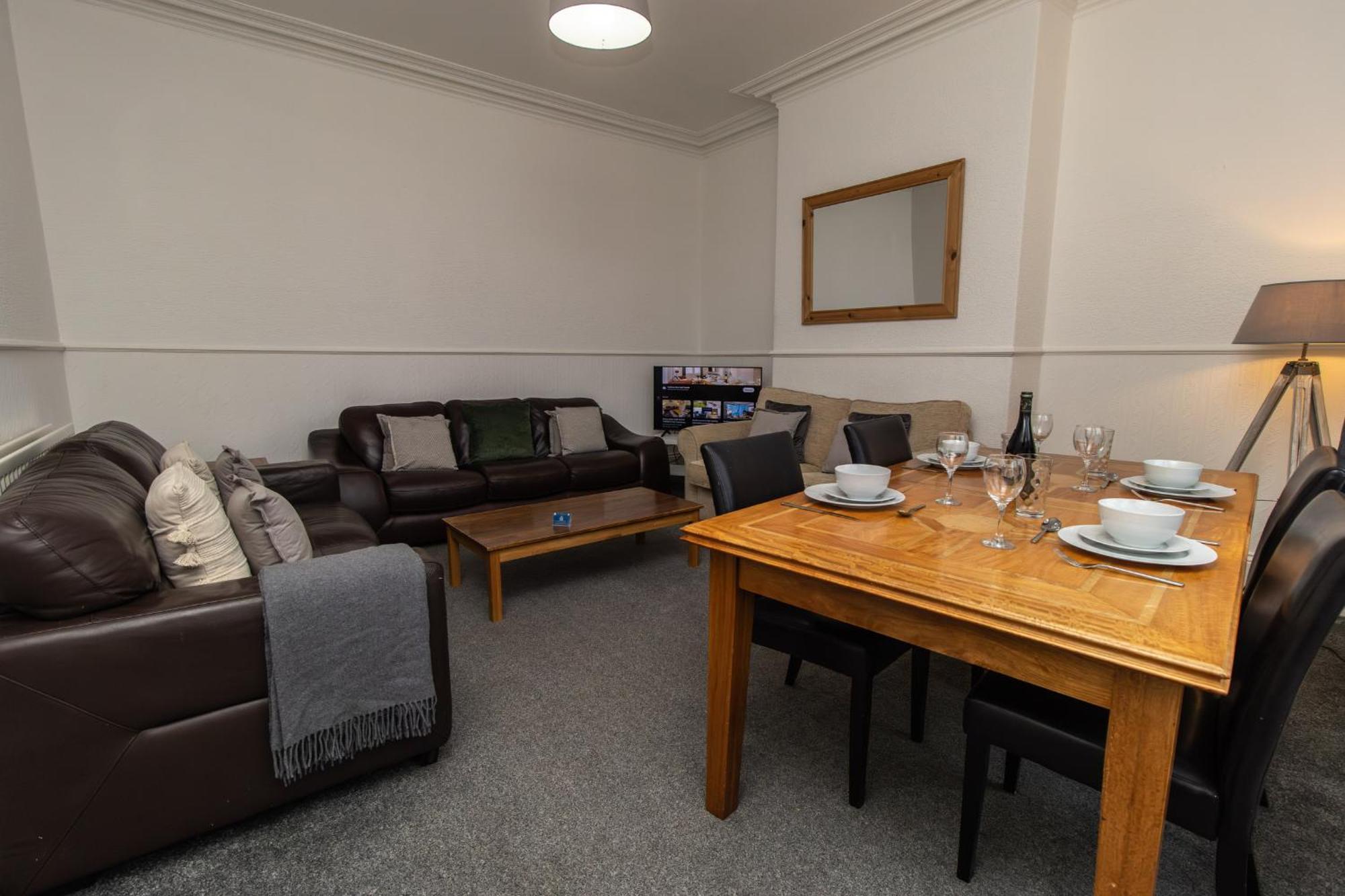 Dwellcome Home Ltd 4 King Bedroom Townhouse, Free Parking, Fast Wifi, Fully Equipped Kitchen, 15 Min Drive To Nissan, 20 Min To Newcastle Sunderland, Ideal For Long Term Contractor Etc Stays, Regular Housekeeping Option - See Our Site For Assurance South Shields Exterior photo